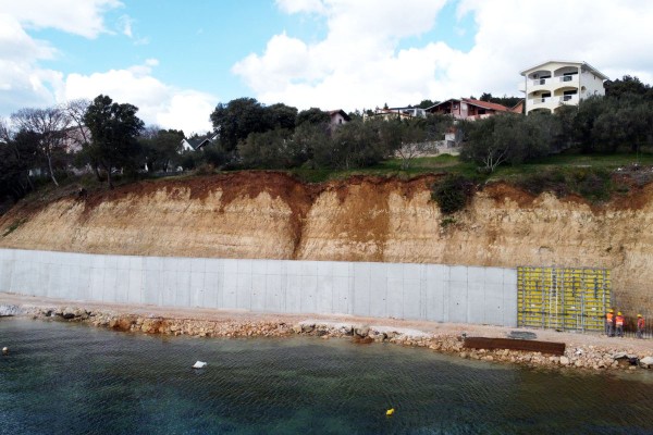 Construction of the retaining wall in Posedarje